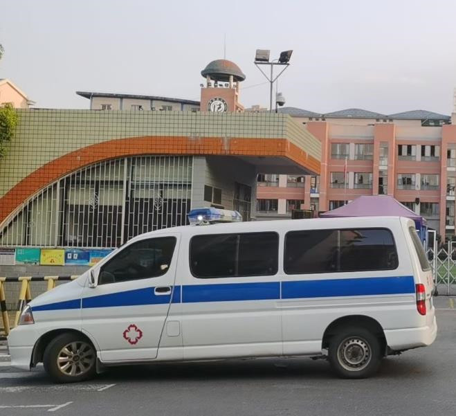 下城救护车出租护送骨折病人一公里多少钱